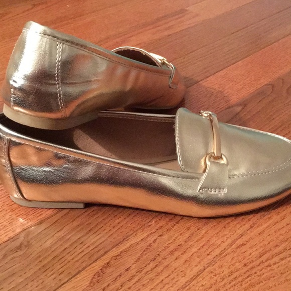 Gold flats - Picture 2 of 3